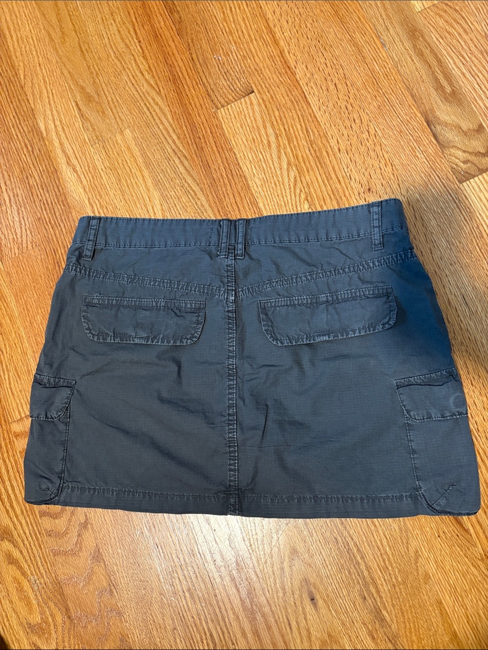 Zara Women's Dark Grey Cargo Mini Skirt - Classic Casual Style - Picture 3 of 3